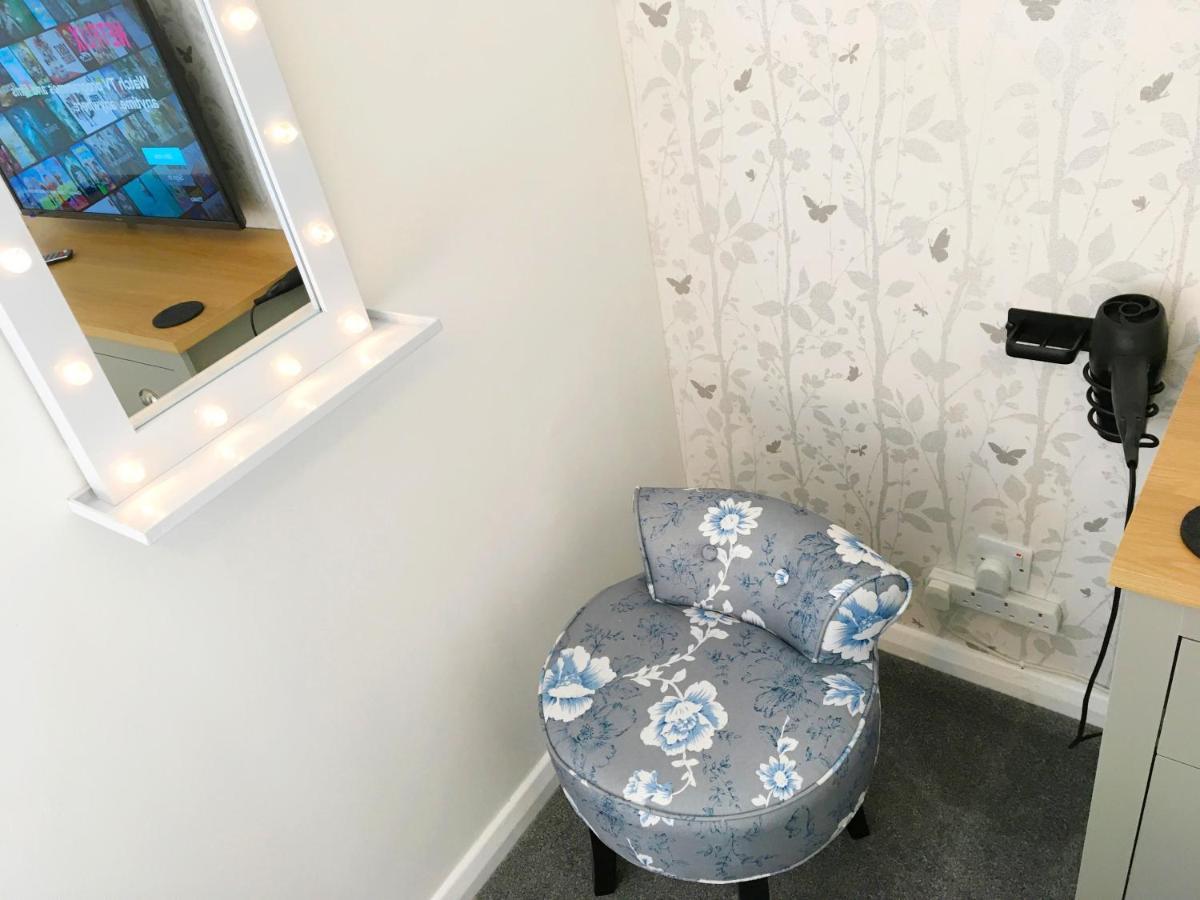 2 Bedroom Private House Near Bedford Town And Train Station Бедфорд Экстерьер фото